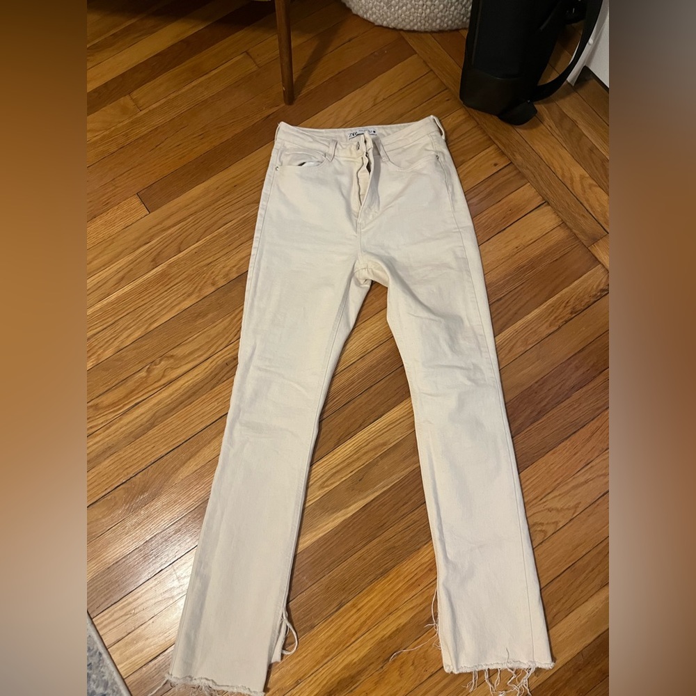 Cream Zara jeans size 8! Amazing jeans just too big on me.